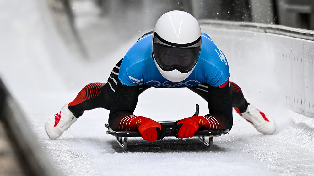 一个姿态分辨雪车雪橇钢架雪车