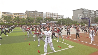 0727-气功14.jpg 0727-气功14.jpg