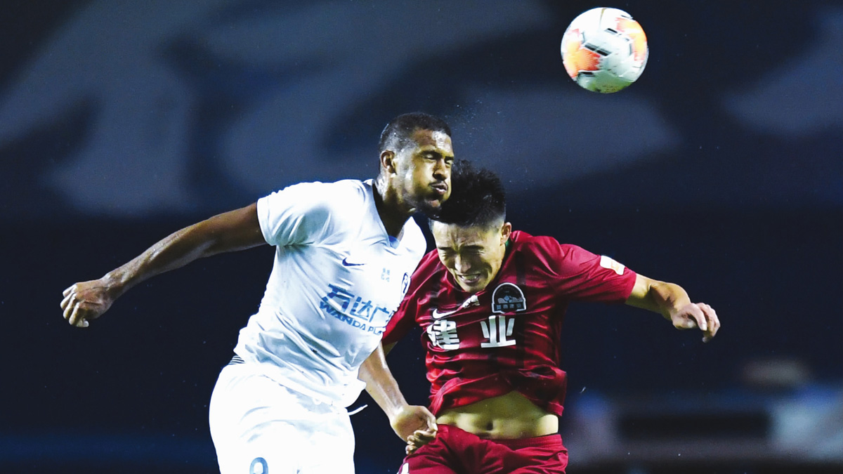 中超联赛争冠格局白热化海港申花持续领跑武磊领衔射手榜上演进球盛宴