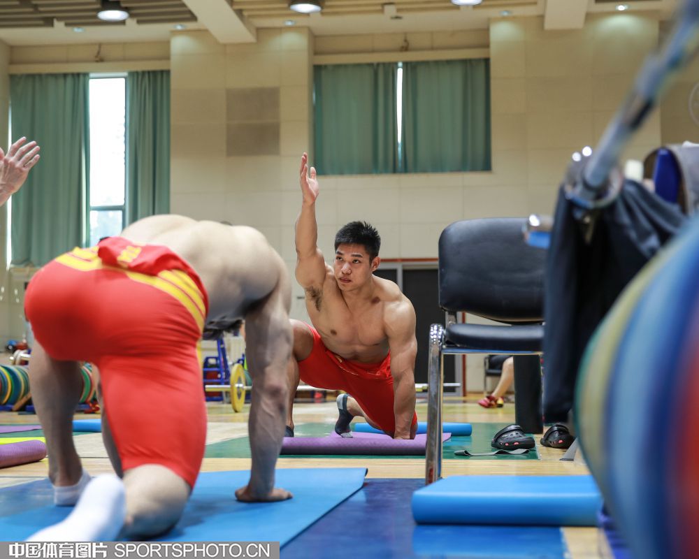 0524-举重.jpg 0524-举重.jpg