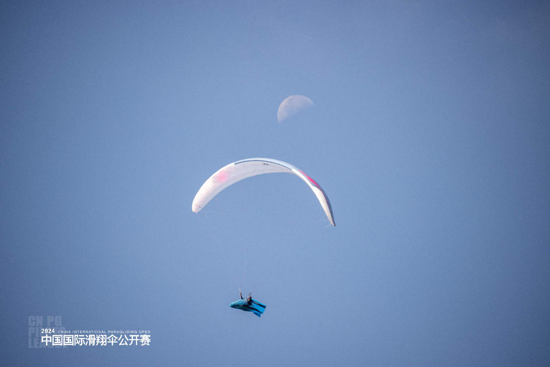 1002-滑翔伞3.jpg
