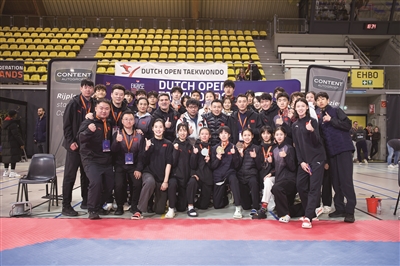 zgtyb0327004_001_01_b.jpg zgtyb0327004_001_01_b.jpg