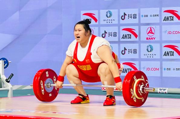 破三项世界纪录夺冠 李雯雯:每一把都当作