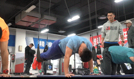 苏炳添累.gif