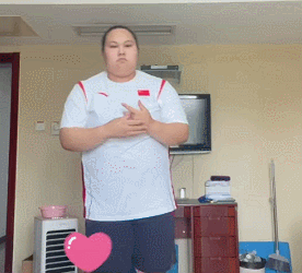 李雯雯热身.gif