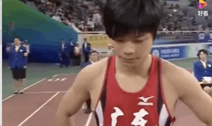 苏炳添第一次全运会.gif 苏炳添第一次全运会.gif