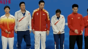 许昕让刘诗雯c位.gif