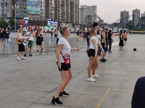 广场舞.gif 广场舞.gif