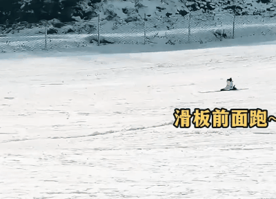 4滑板跑了.gif 4滑板跑了.gif