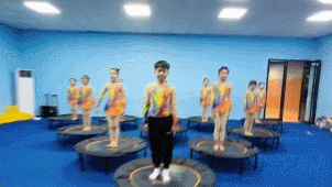 蹦床.gif 蹦床.gif