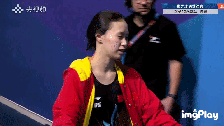 全红婵陈芋汐拥抱.gif 全红婵陈芋汐拥抱.gif