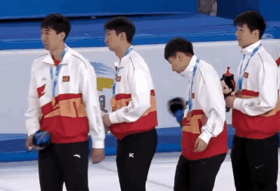 韩天宇打武大靖.gif 韩天宇打武大靖.gif