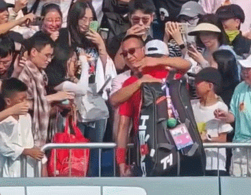 吴易昺.gif
