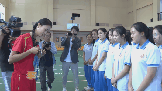李红02.gif 李红02.gif