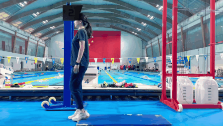 青少年游泳热身运动09.gif
