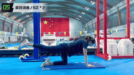 青少年游泳热身运动17.gif