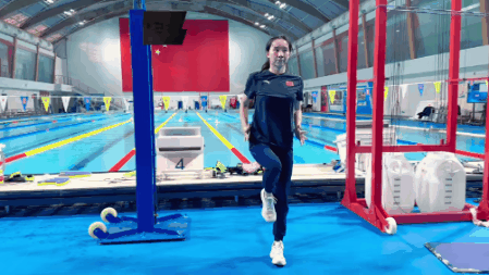 青少年游泳热身运动27.gif 青少年游泳热身运动27.gif