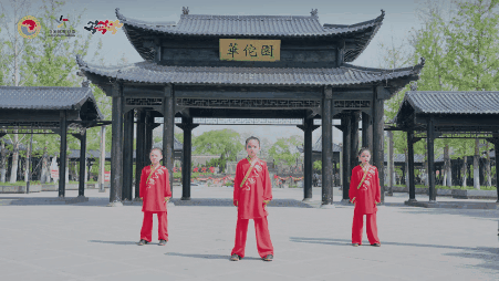 熊戏05.gif