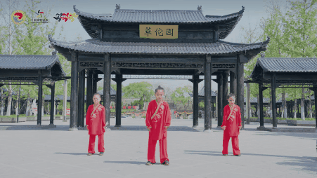熊戏06.gif