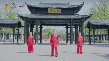 熊戏08.gif
