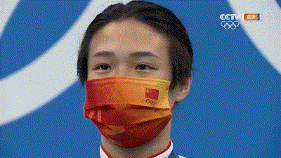 施廷懋 王涵唱國歌01.gif