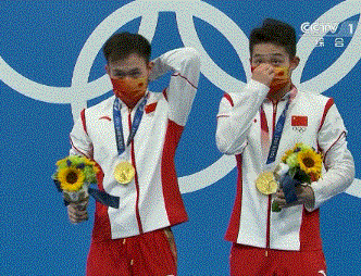 冠軍謝思埸放花01.gif