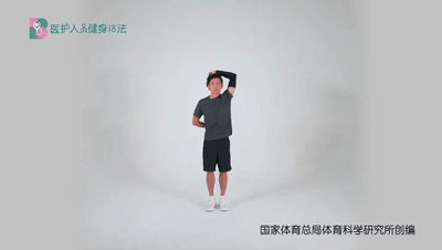 医护人员健身18法 3肘关节不适 2拉弹力带上臂屈伸练习.gif