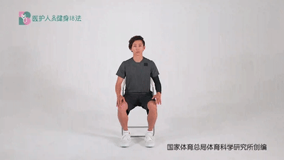医护人员健身18法 14改善上肢血液循环 3肱三头肌牵伸.gif