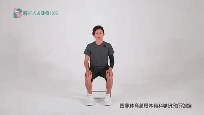 医护人员健身18法 14改善上肢血液循环 4胸肌牵伸.gif