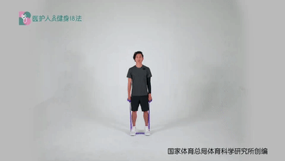 医护人员健身18法 17全身力量练习套餐 3俯身拉弹力带伸髋.gif