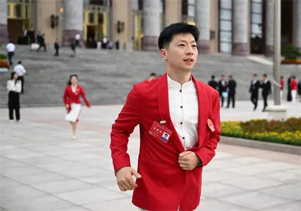 马龙_副本.jpg 马龙_副本.jpg