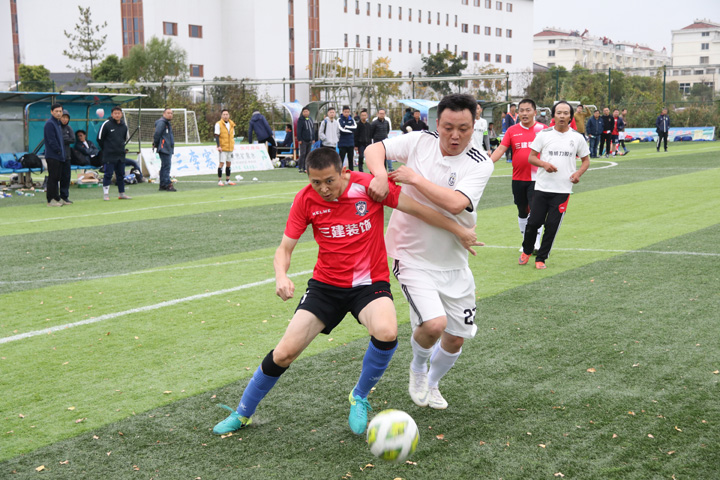 推动本地区业余足球发展2.jpg 推动本地区业余足球发展2.jpg